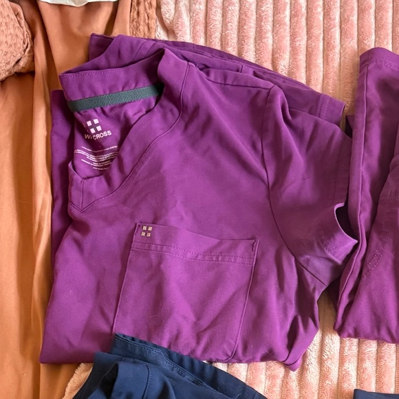 White Cross Purple Scrub Top Large - Picture 1 of 3